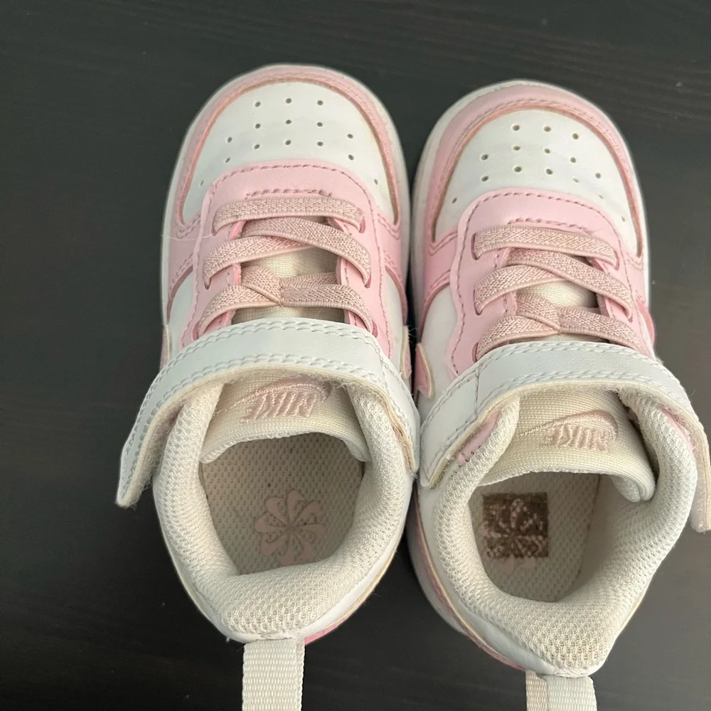 Toddler Girls Nike Court Athletic No-tie Lace Sneakers in in Pink and White - Picture 6 of 8